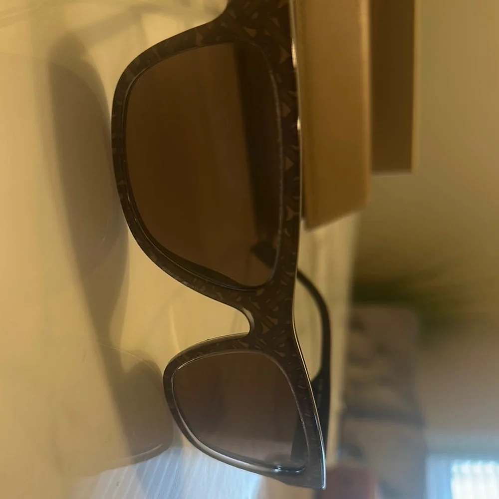 AUTHENTIC BURBERRY Sunglasses